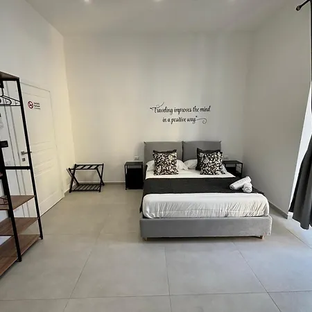فندق مبيت وإفطار Cuore Urbano Montesanto نابولي